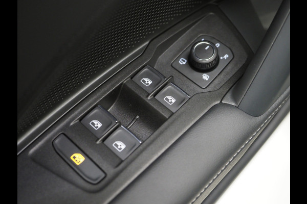 Volkswagen Tiguan 1.5 eHybrid R-Line Edition | Panoramadak | Leder | Trekhaak | Harman/Kardon | HUD | Massage | 360 | Sfeerlicht | Carplay