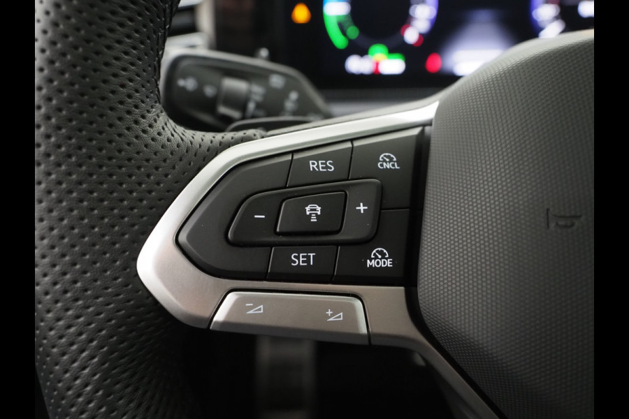 Volkswagen Tiguan 1.5 eHybrid R-Line Edition | Panoramadak | Leder | Trekhaak | Harman/Kardon | HUD | Massage | 360 | Sfeerlicht | Carplay
