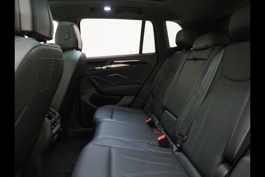 Volkswagen Tiguan 1.5 eHybrid R-Line Edition | Panoramadak | Leder | Trekhaak | Harman/Kardon | HUD | Massage | 360 | Sfeerlicht | Carplay