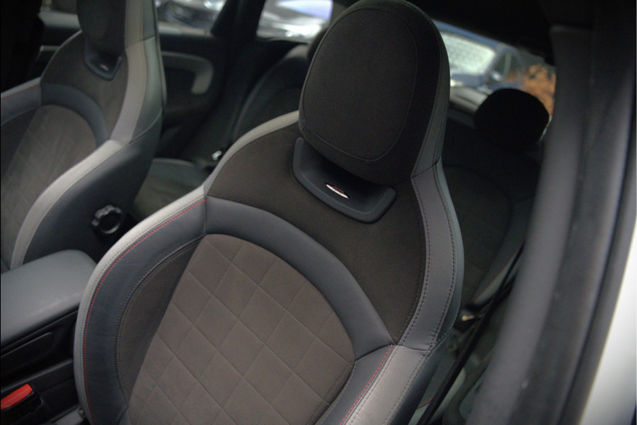 MINI Countryman 1.5 Cooper S E ALL4 | JCW | Panoramadak | Stoelverwarming | Harman Kardon | Head-Up Display | John Cooper Works | Camera | Apple Carplay | Parkeersensoren | Keyless | SOH 86%