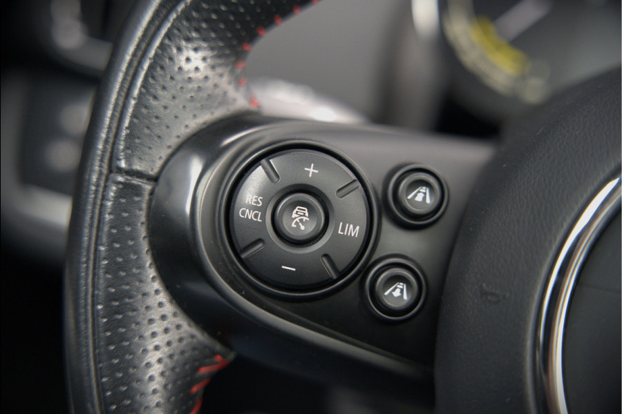 MINI Countryman 1.5 Cooper S E ALL4 | JCW | Panoramadak | Stoelverwarming | Harman Kardon | Head-Up Display | John Cooper Works | Camera | Apple Carplay | Parkeersensoren | Keyless | SOH 86%