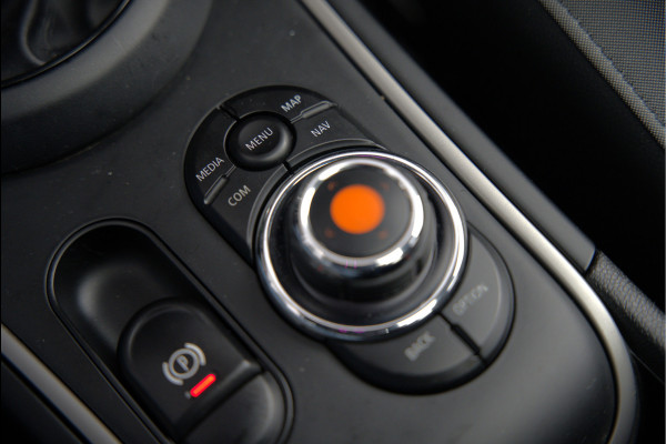 MINI Countryman 1.5 Cooper S E ALL4 | JCW | Panoramadak | Stoelverwarming | Harman Kardon | Head-Up Display | John Cooper Works | Camera | Apple Carplay | Parkeersensoren | Keyless | SOH 86%