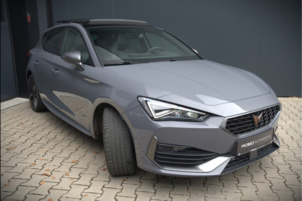 CUPRA Leon 1.4 e-Hybrid VZ Copper Edition | Panoramadak | Stoelverwarming | Stuurverwarming | Kuipstoelen | Camera | Adaptive Cruise Control | Keyless | Ambiance Verlichting | Apple Carplay | SOH 88.53%