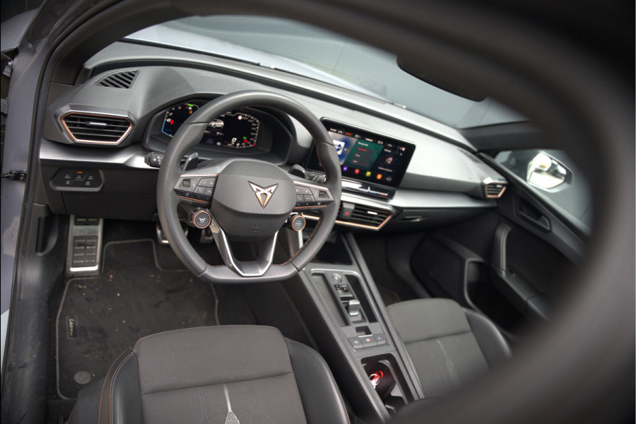 CUPRA Leon 1.4 e-Hybrid VZ Copper Edition | Panoramadak | Stoelverwarming | Stuurverwarming | Kuipstoelen | Camera | Adaptive Cruise Control | Keyless | Ambiance Verlichting | Apple Carplay | SOH 88.53%