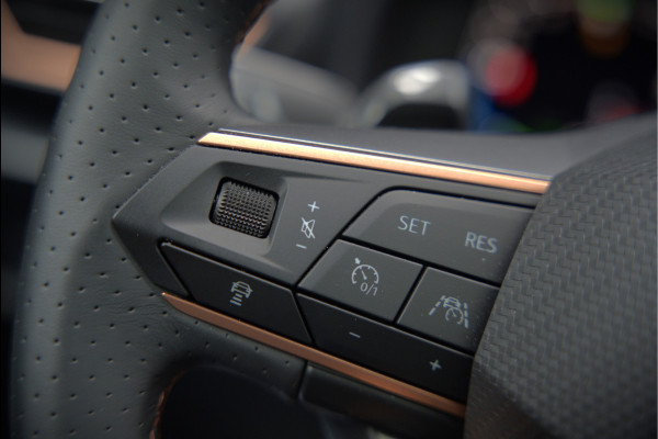 CUPRA Leon 1.4 e-Hybrid VZ Copper Edition | Panoramadak | Stoelverwarming | Stuurverwarming | Kuipstoelen | Camera | Adaptive Cruise Control | Keyless | Ambiance Verlichting | Apple Carplay | SOH 88.53%