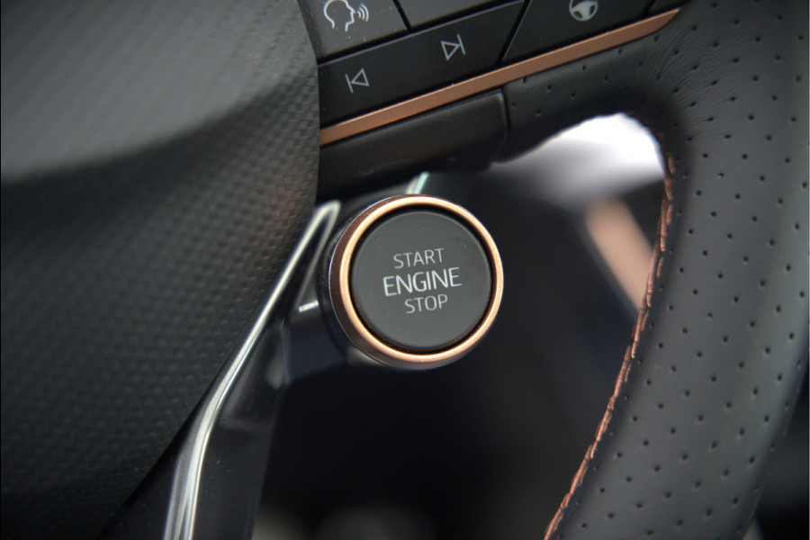 CUPRA Leon 1.4 e-Hybrid VZ Copper Edition | Panoramadak | Stoelverwarming | Stuurverwarming | Kuipstoelen | Camera | Adaptive Cruise Control | Keyless | Ambiance Verlichting | Apple Carplay | SOH 88.53%