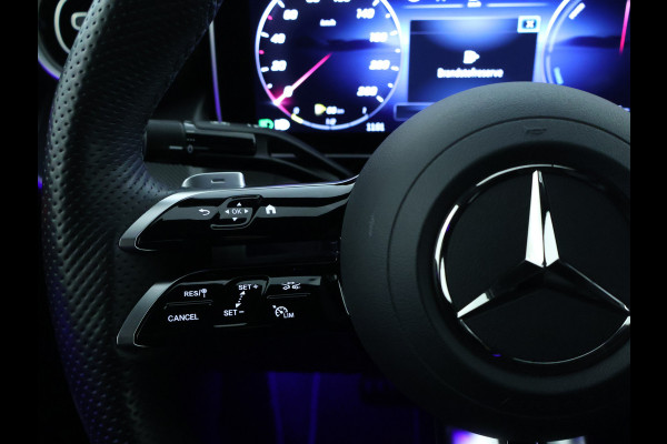 Mercedes-Benz GLC Coupé 300 e 4Matic AMG Plug-In Hybride | Trekhaak | Sfeerverlichting | Car Play | Parkeerpakket met Camera | Stuur en Stoelverwarming | Inclusief 24 maanden Mercedes-Benz Certified garantie voor Europa.