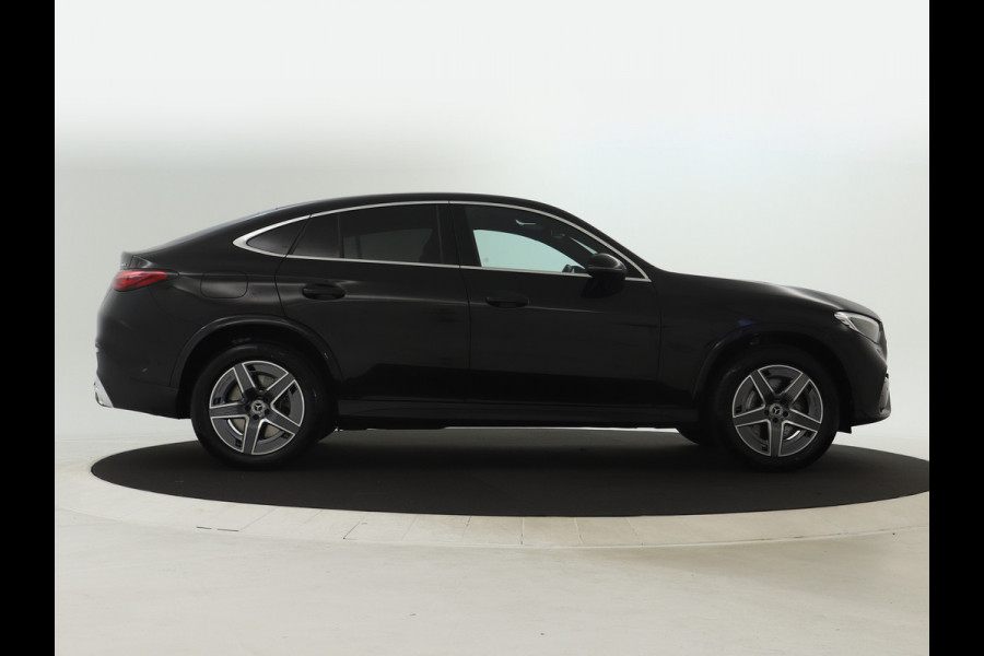 Mercedes-Benz GLC Coupé 300 e 4Matic AMG Plug-In Hybride | Trekhaak | Sfeerverlichting | Car Play | Parkeerpakket met Camera | Stuur en Stoelverwarming | Inclusief 24 maanden Mercedes-Benz Certified garantie voor Europa.