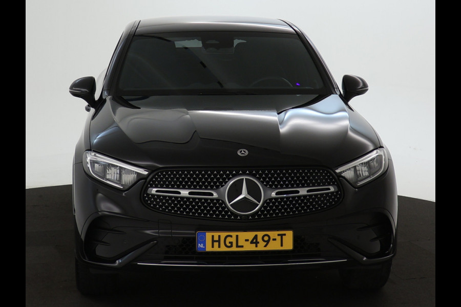 Mercedes-Benz GLC Coupé 300 e 4Matic AMG Plug-In Hybride | Trekhaak | Sfeerverlichting | Car Play | Parkeerpakket met Camera | Stuur en Stoelverwarming | Inclusief 24 maanden Mercedes-Benz Certified garantie voor Europa.