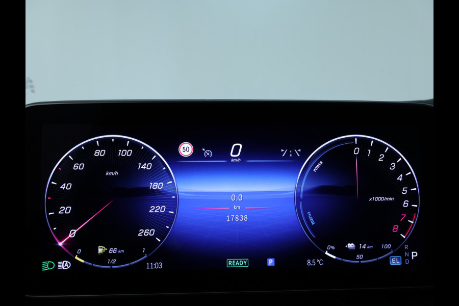 Mercedes-Benz GLC Coupé 300 e 4Matic AMG Plug-In Hybride | Trekhaak | Sfeerverlichting | Car Play | Parkeerpakket met Camera | Stuur en Stoelverwarming | Inclusief 24 maanden Mercedes-Benz Certified garantie voor Europa.