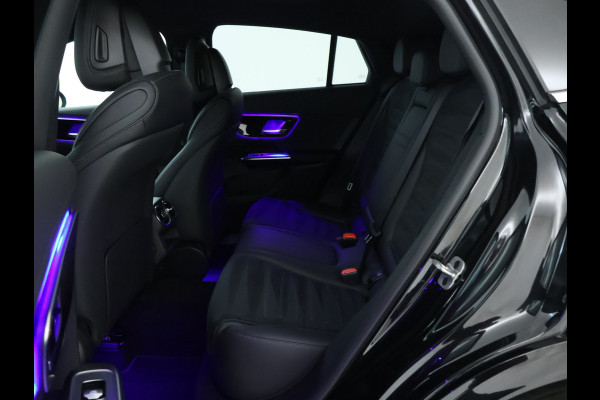 Mercedes-Benz GLC Coupé 300 e 4Matic AMG Plug-In Hybride | Trekhaak | Sfeerverlichting | Car Play | Parkeerpakket met Camera | Stuur en Stoelverwarming | Inclusief 24 maanden Mercedes-Benz Certified garantie voor Europa.