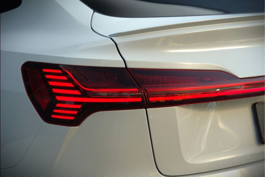 Audi e-tron Sportback 55 quattro S edition 95 kWh S-Line | Panoramadak | Bang & Olufsen | Carbon | Stoelverwarming | Camera | Matrix LED | Luchtvering | Cruise Control | Keyless | B&O | SOH 91,2%