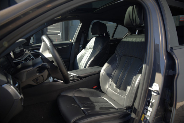 BMW 5 Serie 520e Business Edition Plus M Sport | M Performance | Alvitgrau | Panoramadak | Laser | Stoelverwarming | Stuurverwarming | Camera | Adaptive Cruise Control | Apple Carplay | Navigatie | Elektrische Stoelen | SOH 89%