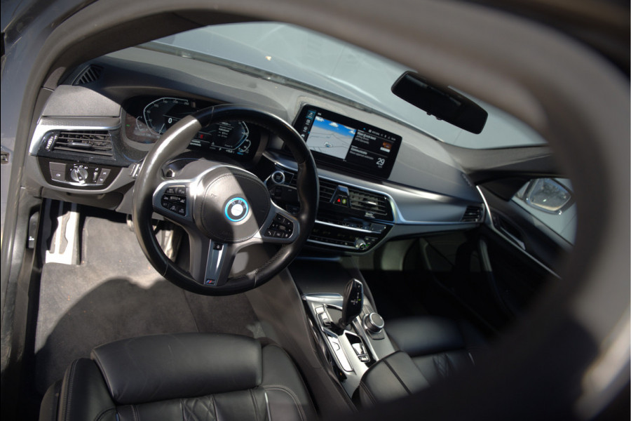 BMW 5 Serie 520e Business Edition Plus M Sport | M Performance | Alvitgrau | Panoramadak | Laser | Stoelverwarming | Stuurverwarming | Camera | Adaptive Cruise Control | Apple Carplay | Navigatie | Elektrische Stoelen | SOH 89%