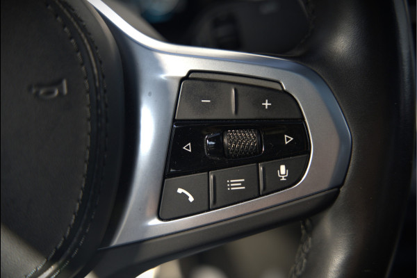 BMW 5 Serie 520e Business Edition Plus M Sport | M Performance | Alvitgrau | Panoramadak | Laser | Stoelverwarming | Stuurverwarming | Camera | Adaptive Cruise Control | Apple Carplay | Navigatie | Elektrische Stoelen | SOH 89%