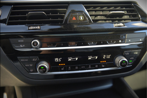 BMW 5 Serie 520e Business Edition Plus M Sport | M Performance | Alvitgrau | Panoramadak | Laser | Stoelverwarming | Stuurverwarming | Camera | Adaptive Cruise Control | Apple Carplay | Navigatie | Elektrische Stoelen | SOH 89%