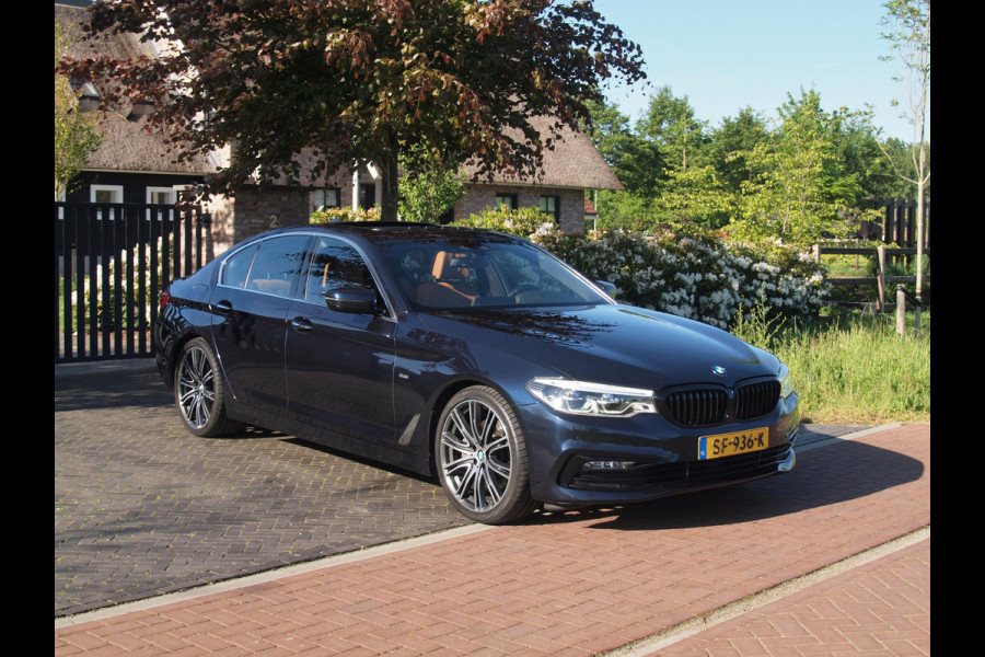 BMW 5 Serie 530i High Executive | Panoramadak | Sfeerverlichting | Apple Carplay | Cruise Control |