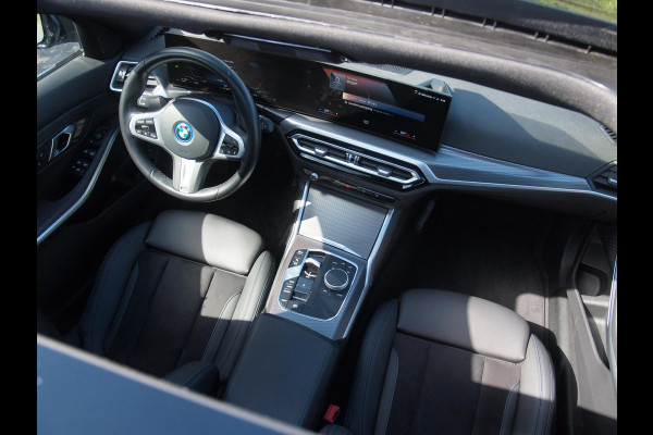 BMW 3 Serie Touring 320e M-Pakket | Panoramadak | Sfeerverlichting | Facelift |