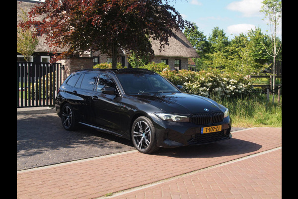 BMW 3 Serie Touring 320e M-Pakket | Panoramadak | Sfeerverlichting | Facelift |