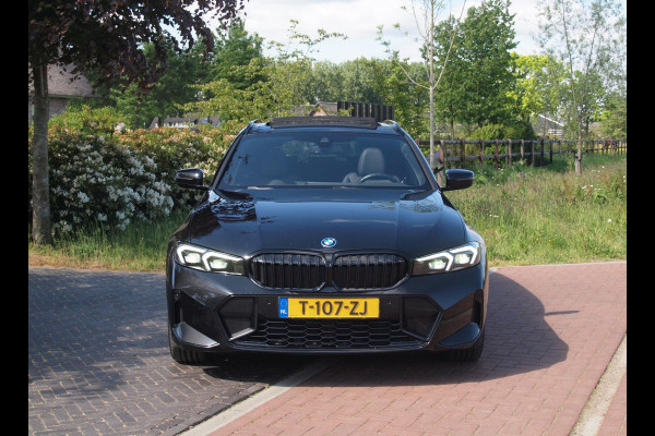 BMW 3 Serie Touring 320e M-Pakket | Panoramadak | Sfeerverlichting | Facelift |