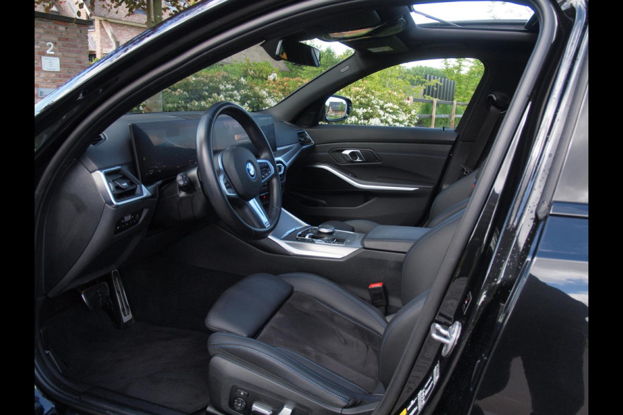 BMW 3 Serie Touring 320e M-Pakket | Panoramadak | Sfeerverlichting | Facelift |