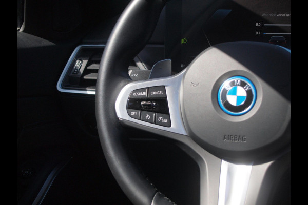 BMW 3 Serie Touring 320e M-Pakket | Panoramadak | Sfeerverlichting | Facelift |