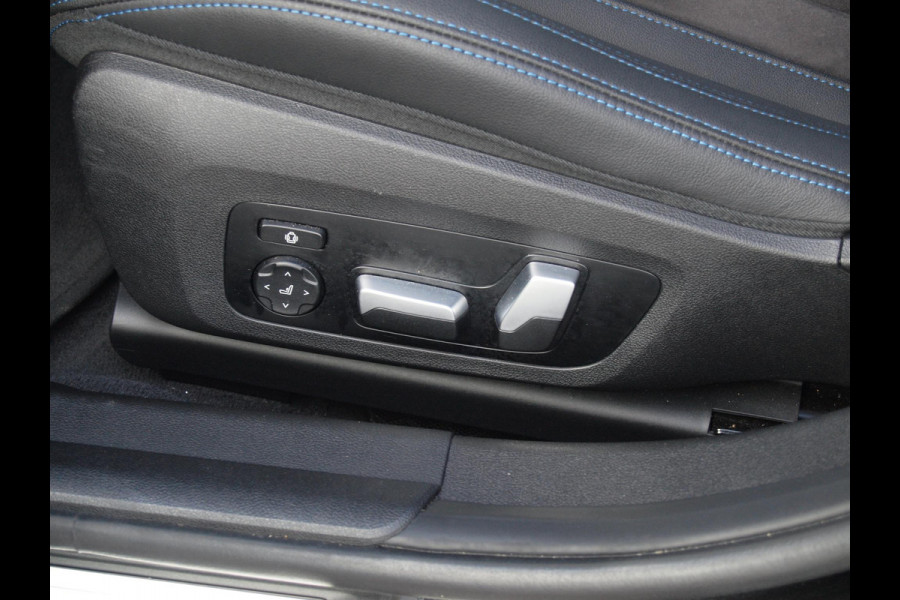 BMW 3 Serie Touring 320e M-Pakket | Panoramadak | Sfeerverlichting | Facelift |