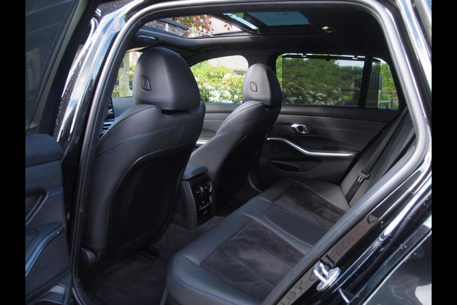 BMW 3 Serie Touring 320e M-Pakket | Panoramadak | Sfeerverlichting | Facelift |