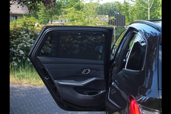 BMW 3 Serie Touring 320e M-Pakket | Panoramadak | Sfeerverlichting | Facelift |