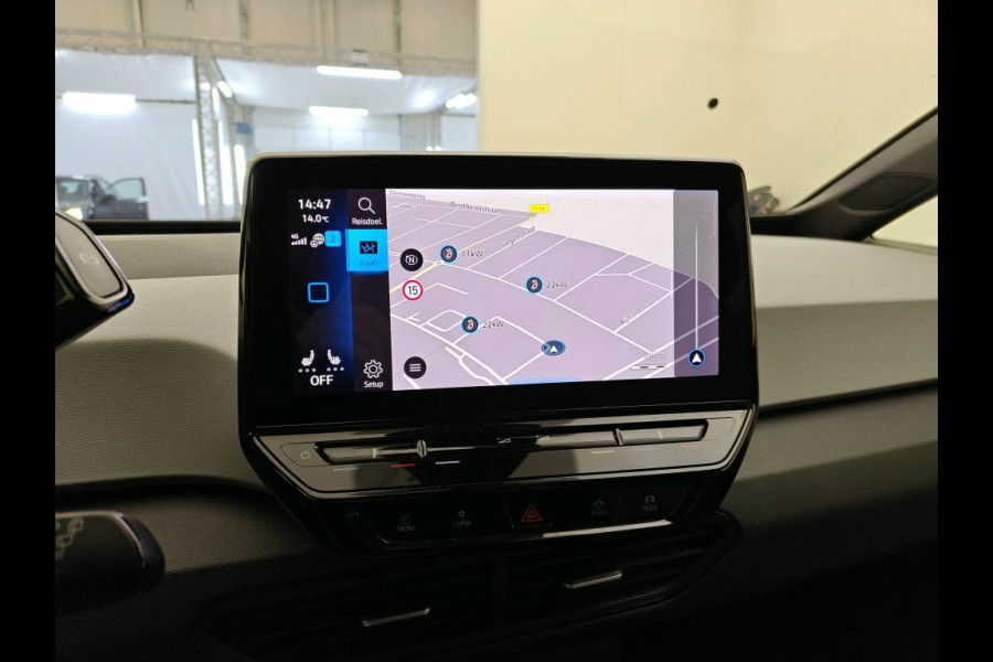 Volkswagen ID.3 First Plus 58 kWh 204 PK | Navigatie | 19" Lm velgen | Parkeercamera |