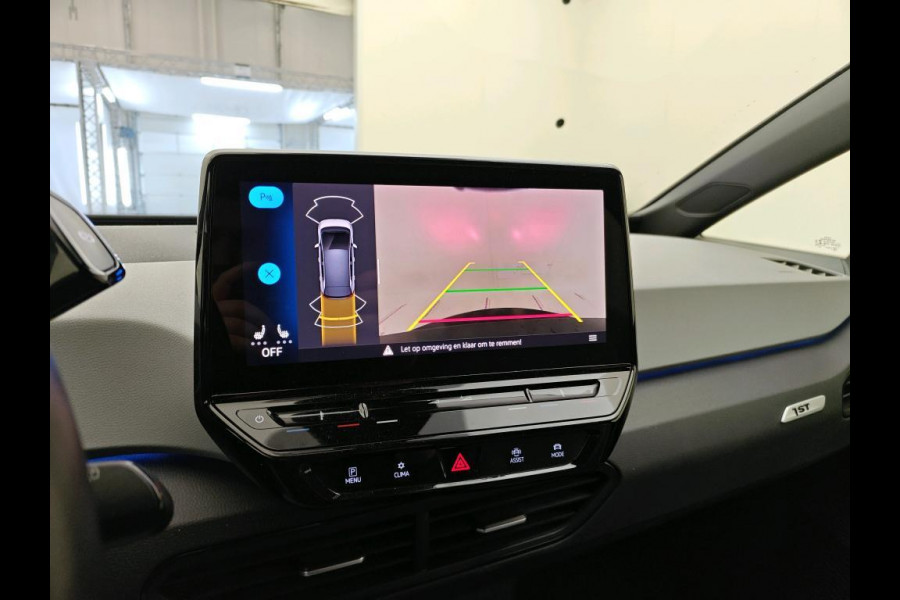 Volkswagen ID.3 First Plus 58 kWh 204 PK | Navigatie | 19" Lm velgen | Parkeercamera |