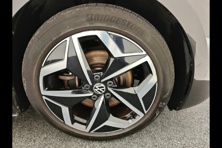 Volkswagen ID.3 First Plus 58 kWh 204 PK | Navigatie | 19" Lm velgen | Parkeercamera |