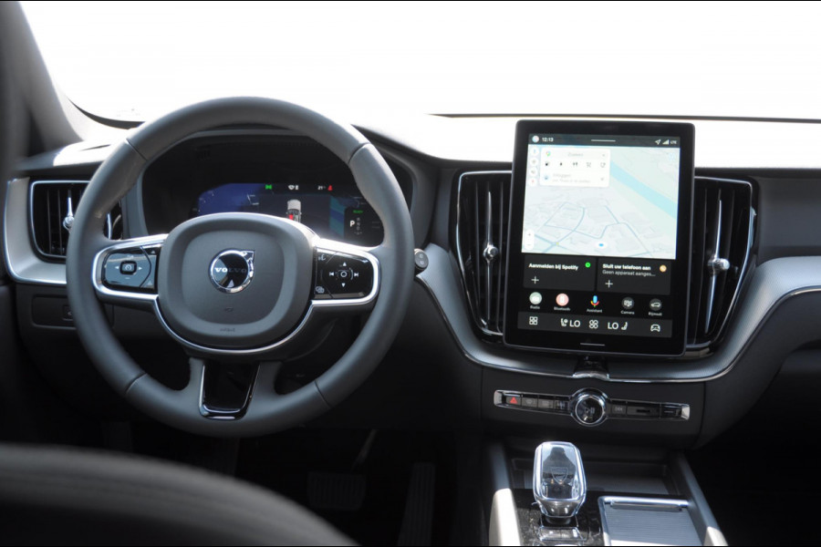 Volvo XC60 T6 350PK Automaat AWD Plus Black Edition / Elektrisch bedienbare voorstoelen met geheugen/ Stoelverwarming/ Stuurverwarming/ Harman Kardon audio/ 360 Camera/