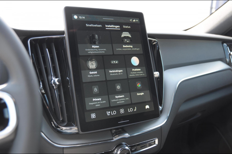 Volvo XC60 T6 350PK Automaat AWD Plus Black Edition / Elektrisch bedienbare voorstoelen met geheugen/ Stoelverwarming/ Stuurverwarming/ Harman Kardon audio/ 360 Camera/
