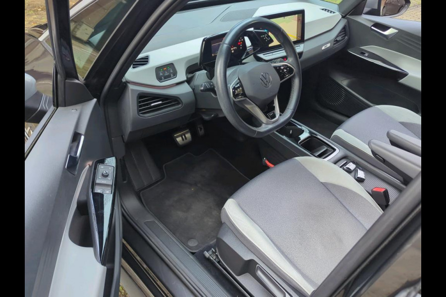 Volkswagen ID.3 First Plus 58 kWh 204 PK | Navigatie | 19" Lm velgen | Parkeercamera |