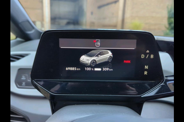 Volkswagen ID.3 First Plus 58 kWh 204 PK | Navigatie | 19" Lm velgen | Parkeercamera |