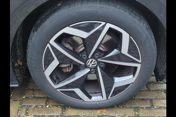 Volkswagen ID.3 First Plus 58 kWh 204 PK | Navigatie | 19" Lm velgen | Parkeercamera |