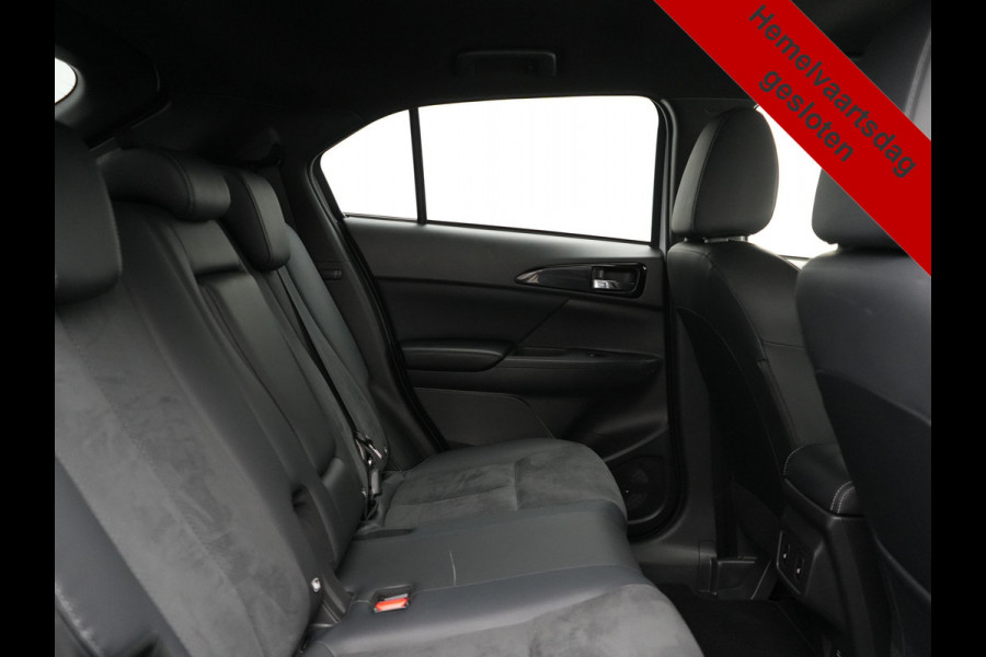 Mitsubishi Eclipse Cross 2.4 Intense+ PHEV 188pk Dealer O.H. | Trekhaak Afn. | 360 Camera | Adaptive Cruise | Alcantara Sportstoelen Verwarmd | Apple Carplay | Keyless | Stuur Verwarmd | Navigatie | Blis | DAB | Plug In Hybr