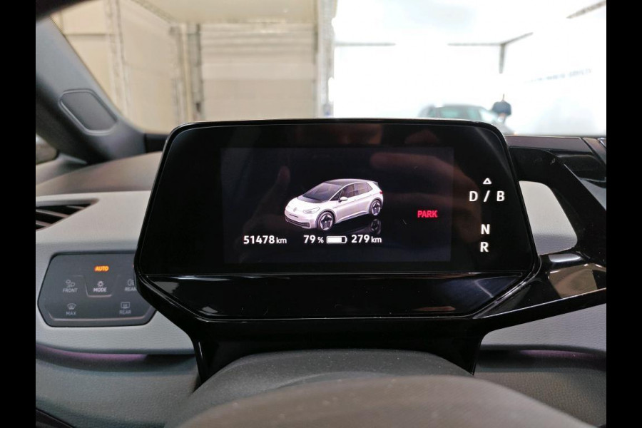 Volkswagen ID.3 First Plus 58 kWh 204 PK | Navigatie | 19" Lm velgen | Parkeercamera |