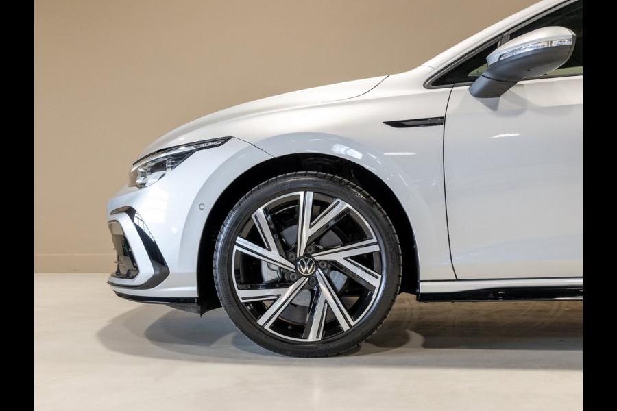 Volkswagen Golf 1.5 TSI 2x R-Line / 150pk / Panorama dak / Dodehoek herkenning / Stoelverwarming /