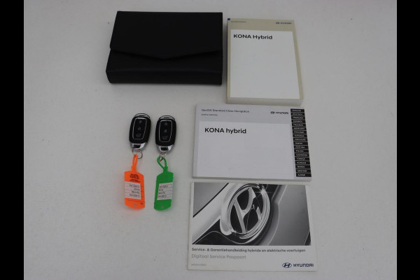 Hyundai Kona 1.6 GDI HEV Premium | 1e eigenaar | Stoelventilatie | Leder | Adaptive cruise | Head-Up | Trekhaak | Achterbankverwarming | Carplay | Navigatie | Keyless | Krell Audio | Side Assist | Stoelverwarming