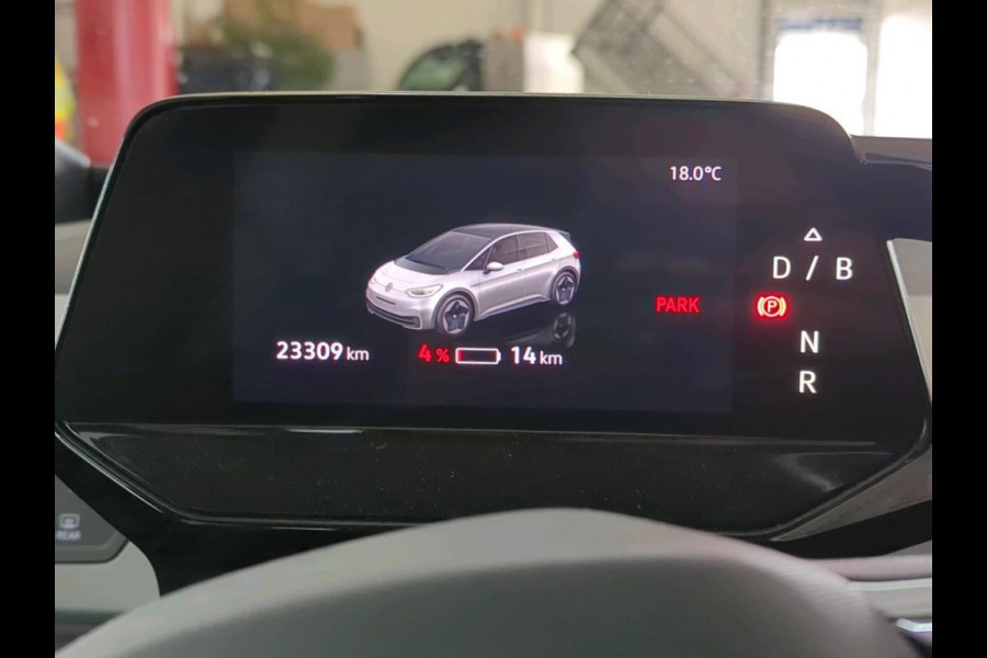 Volkswagen ID.3 First Plus 58 kWh 204 PK | Navigatie | 19" Lm velgen | Parkeercamera |