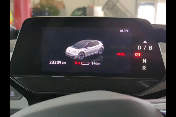 Volkswagen ID.3 First Plus 58 kWh 204 PK | Navigatie | 19" Lm velgen | Parkeercamera |