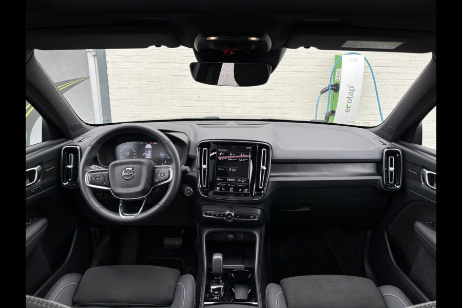 Volvo XC40 1.5 T5 Plug-in hybrid Ultimate Dark | Panorama dak | Adaptieve cruise | Harman Kardon | Blis | Memory |