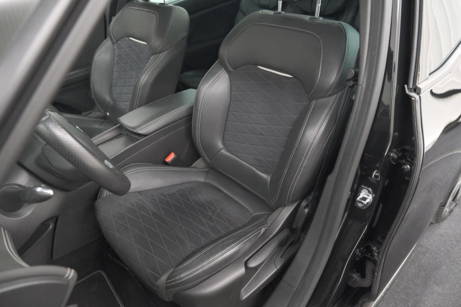 Renault Scénic TCE 160 EDC Black Edition | Trekhaak | Adaptieve Cruise Control | BOSE Premium Audio | Panoramadak