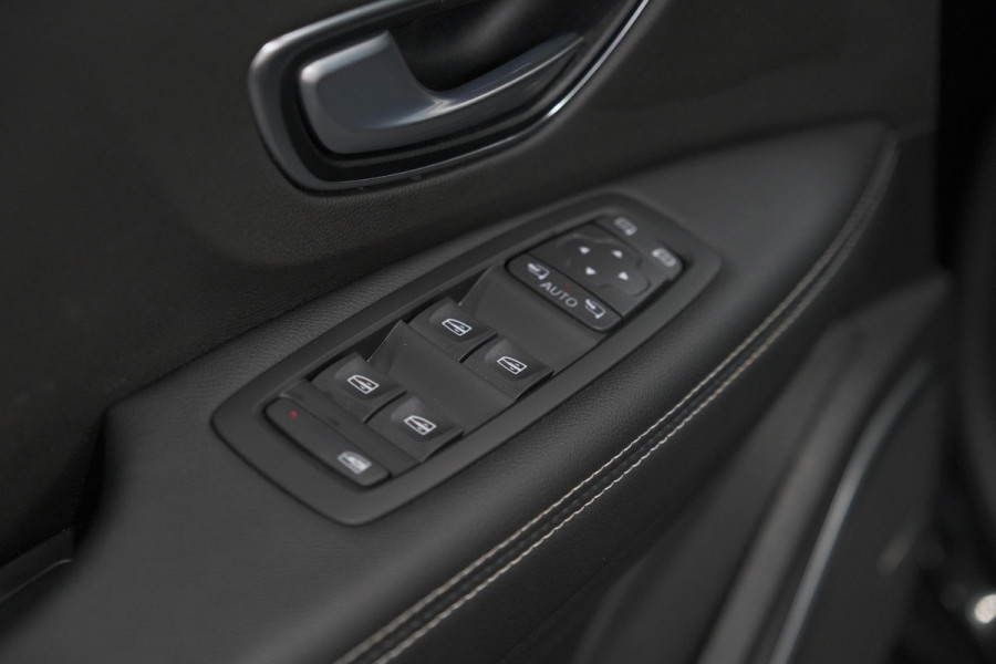 Renault Scénic TCE 160 EDC Black Edition | Trekhaak | Adaptieve Cruise Control | BOSE Premium Audio | Panoramadak