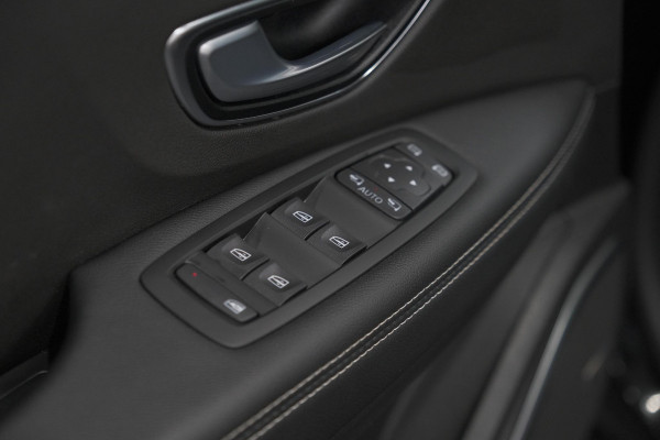 Renault Scénic TCE 160 EDC Black Edition | Trekhaak | Adaptieve Cruise Control | BOSE Premium Audio | Panoramadak