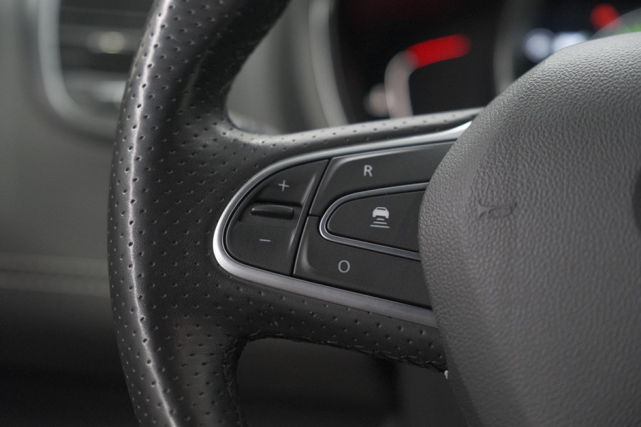 Renault Scénic TCE 160 EDC Black Edition | Trekhaak | Adaptieve Cruise Control | BOSE Premium Audio | Panoramadak