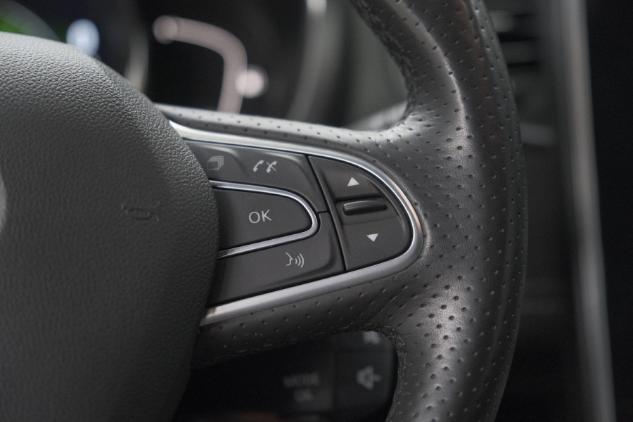 Renault Scénic TCE 160 EDC Black Edition | Trekhaak | Adaptieve Cruise Control | BOSE Premium Audio | Panoramadak