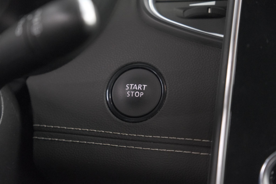 Renault Scénic TCE 160 EDC Black Edition | Trekhaak | Adaptieve Cruise Control | BOSE Premium Audio | Panoramadak